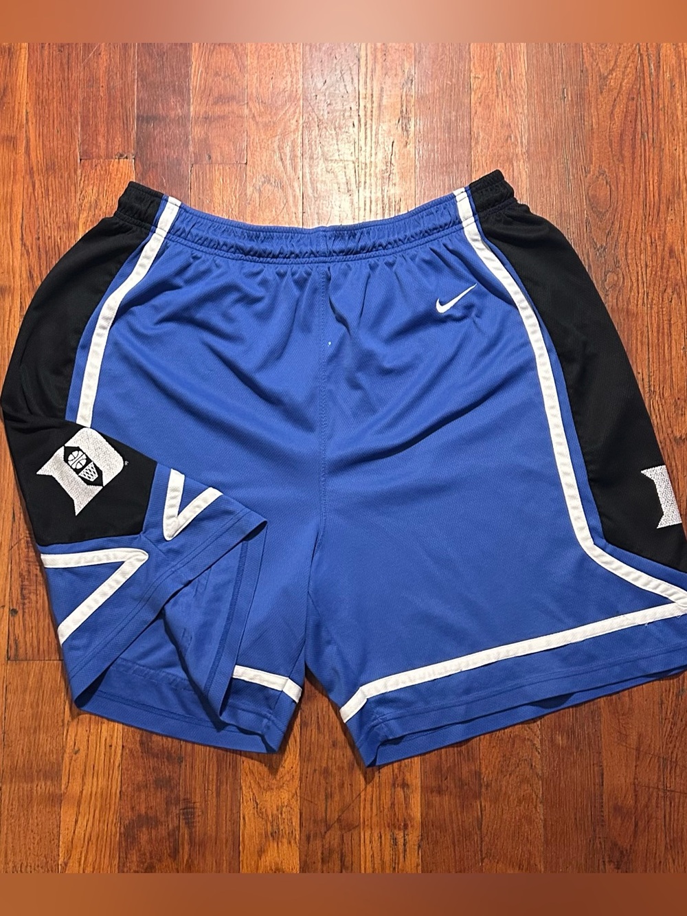 Vintage ‘90s University Nike Basketball Swoosh Logo Drawstring Mesh Shorts L